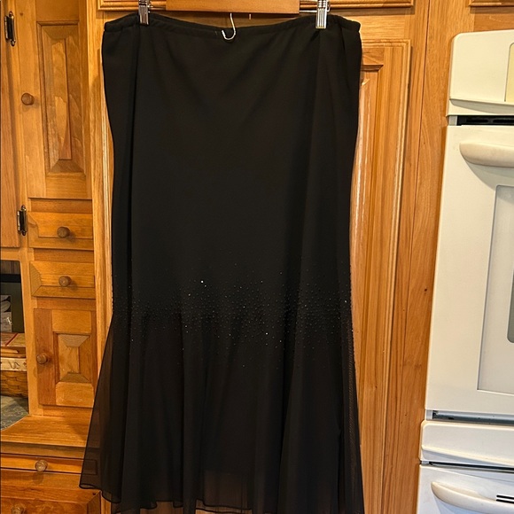 dressbarn woman collection Dresses & Skirts - Beautiful and elegant chiffon black skirt with black underlay.